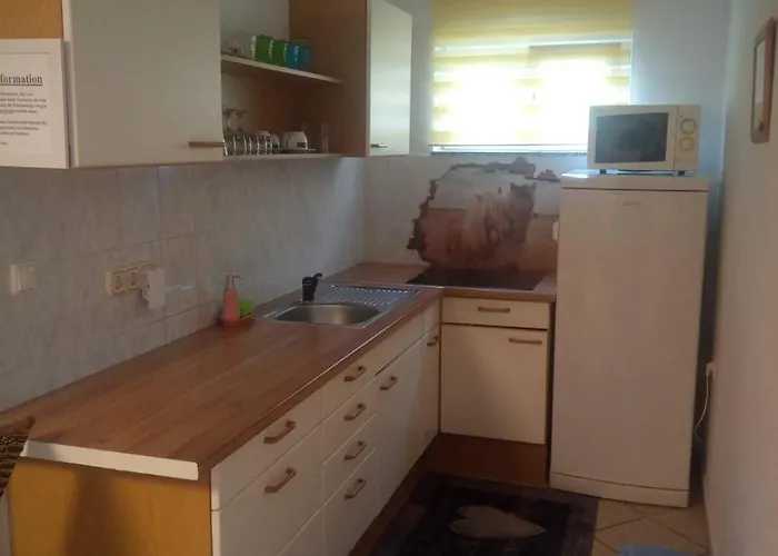 Nada Near The Sandy - By Ta Leut Agency 프리블라카