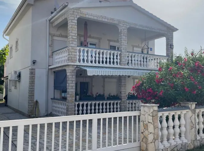 Nada Near The Sandy - By Ta Leut Agency * Privlaka (Zadar)